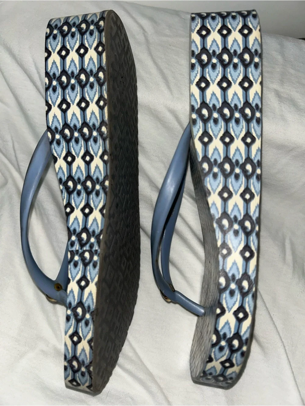 Blue and white platform flipflops - Picture 4 of 6